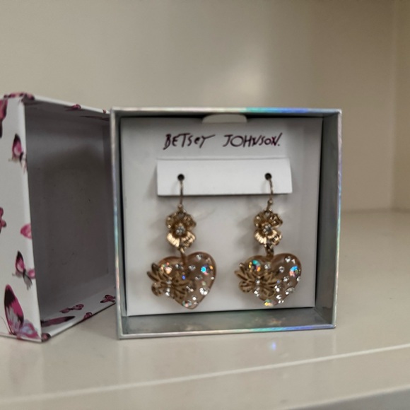 🎉LAST PIECE 🎉 BETSEY JOHNSON
Butterfly Flower Crystal Heart Drop Earrings - Picture 3 of 6